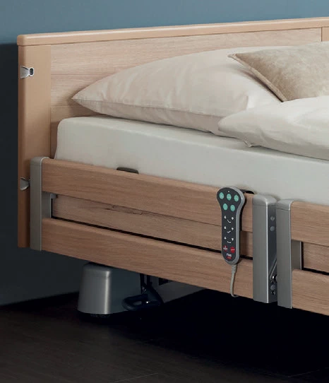 Letto elettrico in vendita per case di riposo e RSA in Italia con telecomando